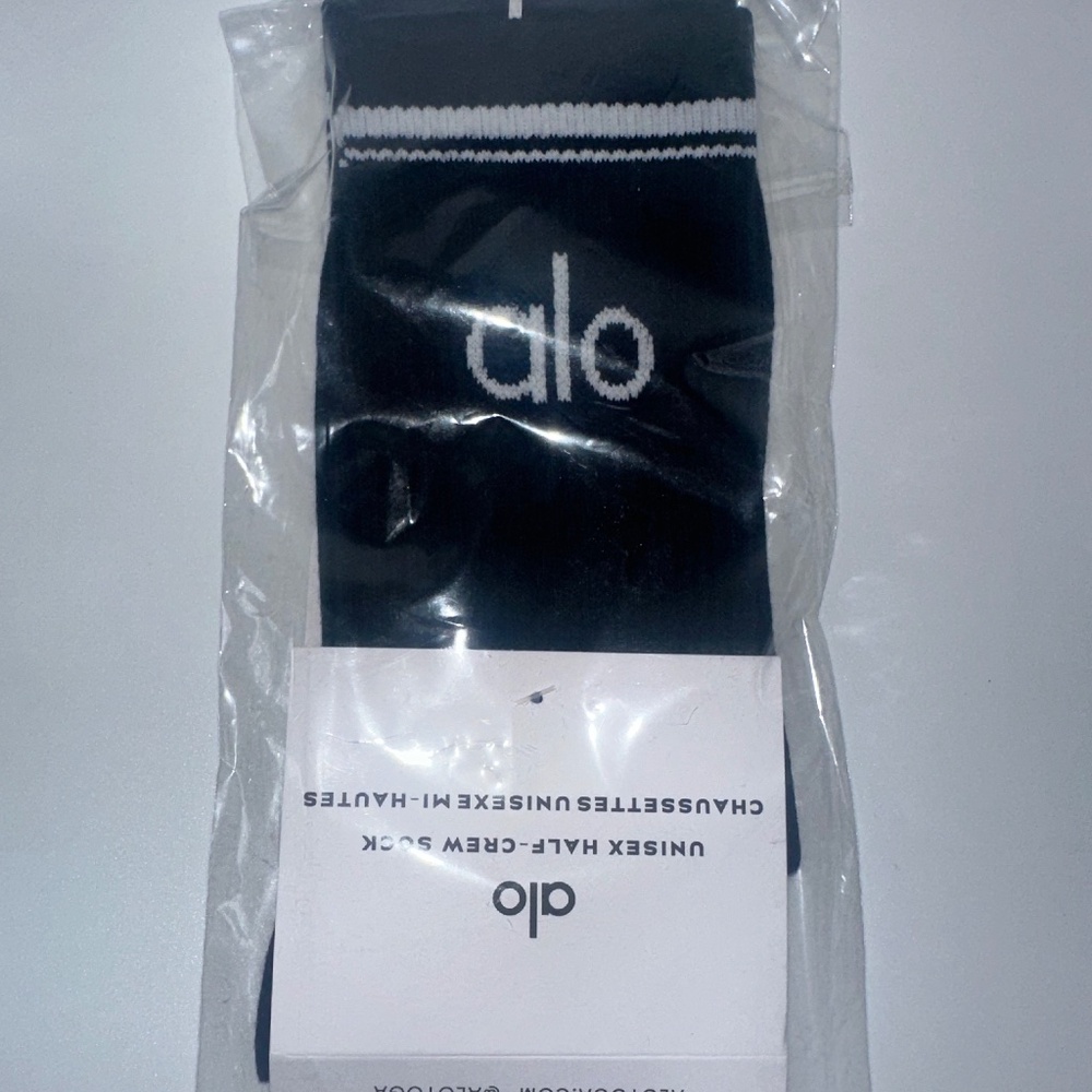 ALO Unisex HIGH Half-Crew Throwback Sock Black One Pair